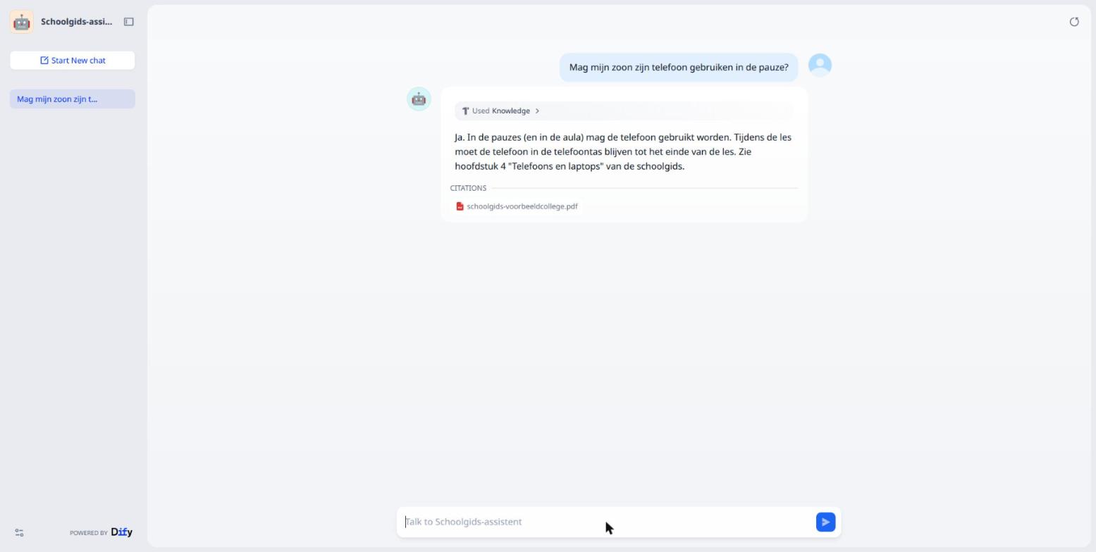 De webapp antwoordt met bronvermelding